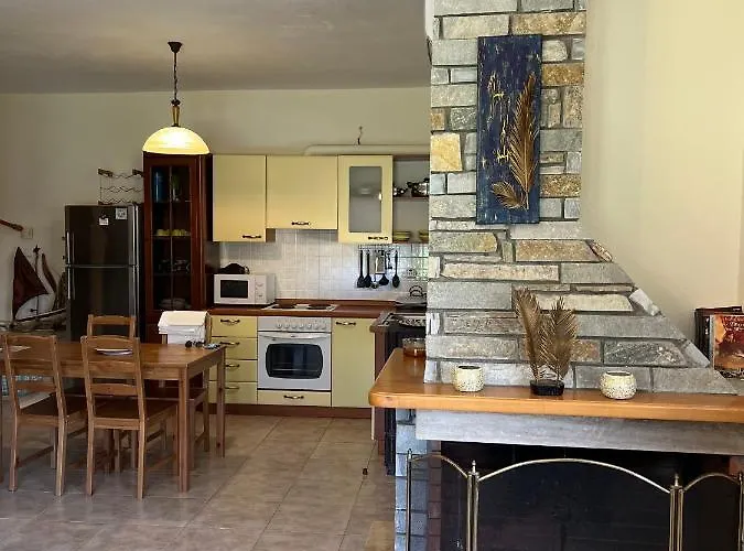 In Cavo Kastri * Nikiti (Sithonia)