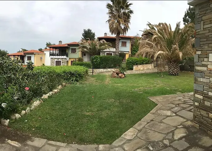 In Cavo Kastri * Nikiti (Sithonia)