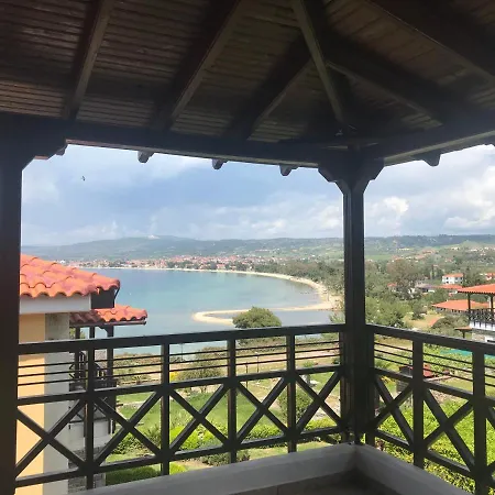 In Cavo Kastri * Nikiti (Sithonia)