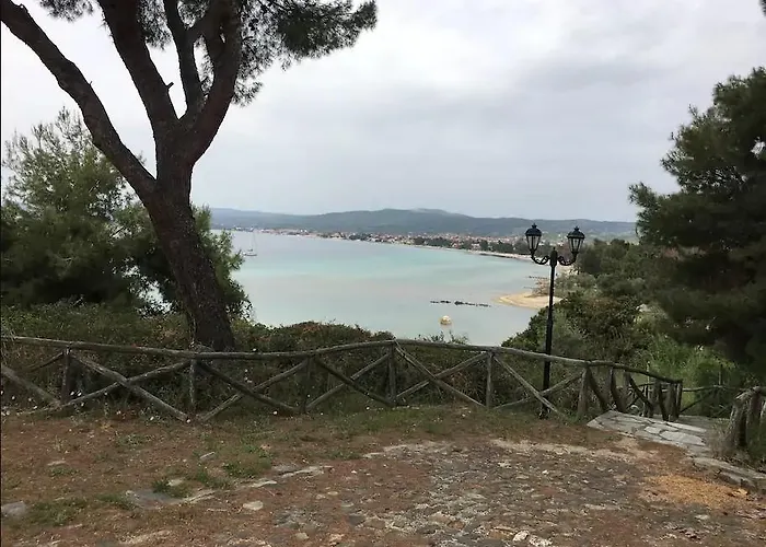 In Cavo Kastri Nikiti (Sithonia)